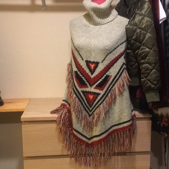 🎈SOLD. Shiraleah chicago poncho sweater - Picture 2 of 8
